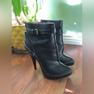 Givenchy black leather platform heeled ankle boots - size 37